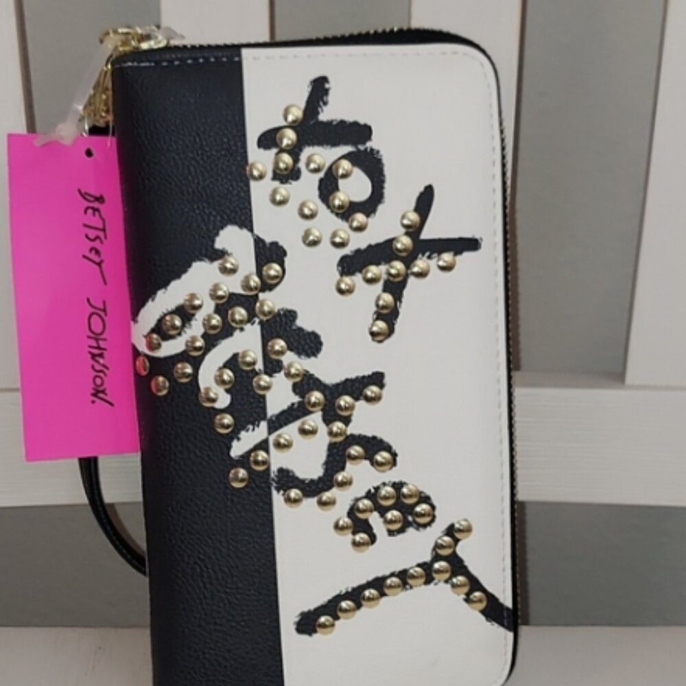 NWT  Betsey Johnson XOX BLACK & WHITE WALLET